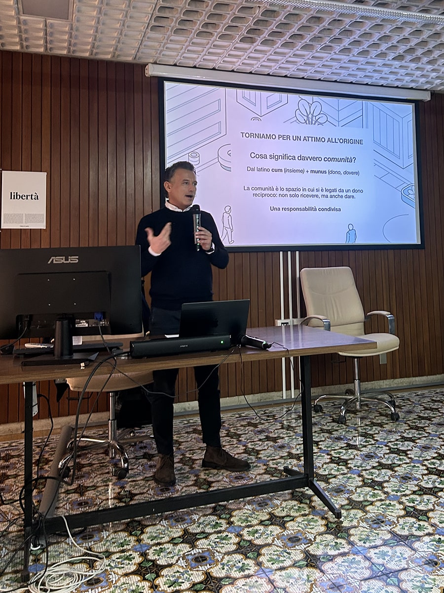 Incontro con Gaetano Contento sul tema "La forza delle connessioni: costruire comunità nell'era digitale"